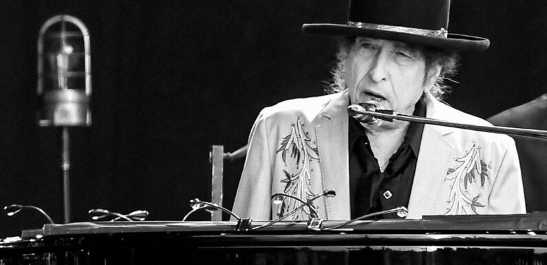 Bob Dylan Speaks On Death Of Robbie Robertson, His Lifelong Friend