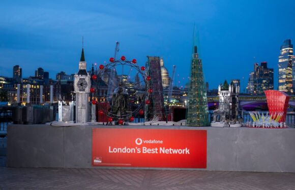 Brits send 262 messages and make 152 phone calls each month, study finds