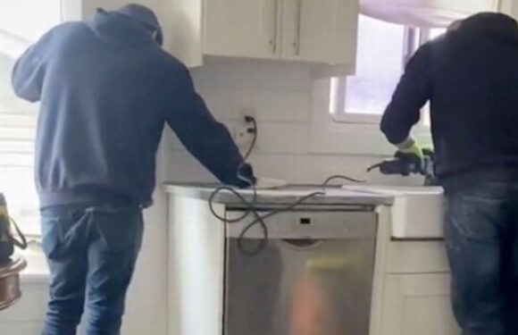 Builders show up at ‘wrong house’ and revamp kitchen as owner left door unlocked