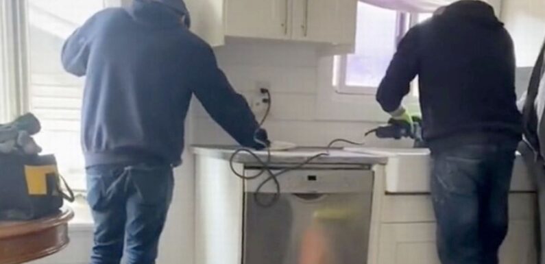 Builders show up at ‘wrong house’ and revamp kitchen as owner left door unlocked