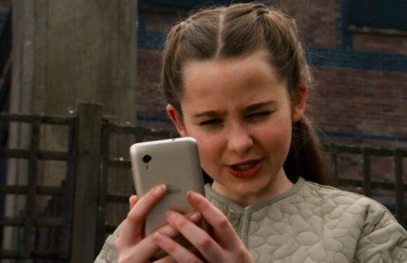 Coronation Street fans work out identity of Dom as they expose grooming plot