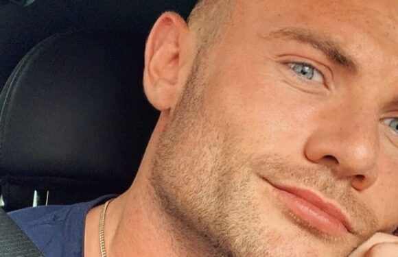 Coronation Street star rushed to hospital as he updates fans on painful injury