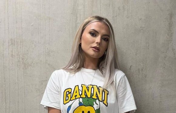 Corrie fans go wild as Lucy Fallon poses with co-stars after return ‘confirmed’