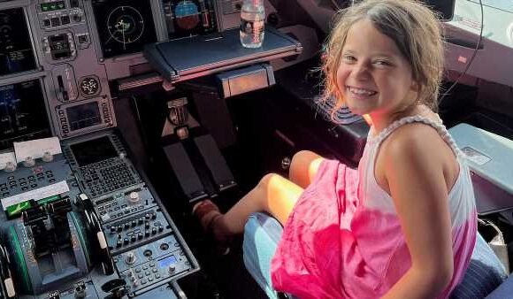 Daughters visited cockpit on flight stranded on tarmac for hours
