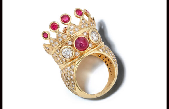 Drake Buys Tupac Shakur's Crown Ring At Auction For Over $1 Million