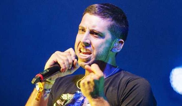 Example slams Welsh festival promoter for 'not paying his full fee'