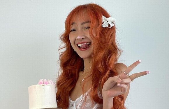 ‘Flat-chested’ influencer strips down to lingerie to eat cake on birthday