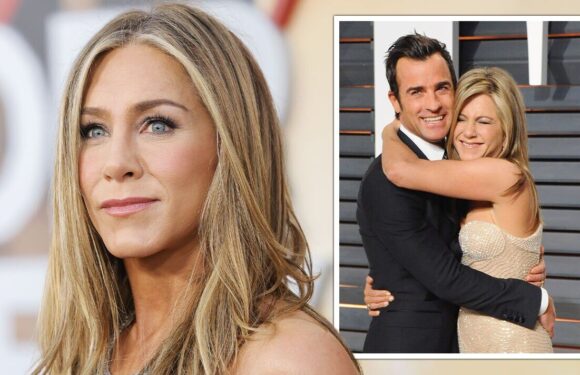 Jennifer Aniston gets daily phone calls from Justin Theroux after dads death