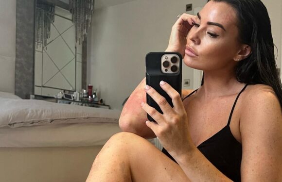 Jess Wright praised by fans as she shows off ‘real skin’ in candid post