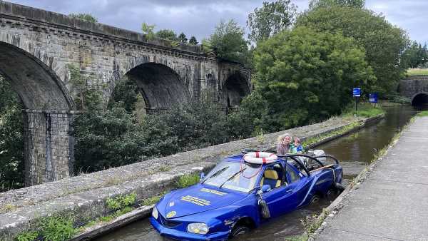 Man draws attention of Welsh locals by driving his floating car