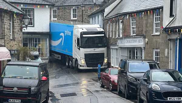 Moment Amazon driver gets wedged between Grade-II listed buildings