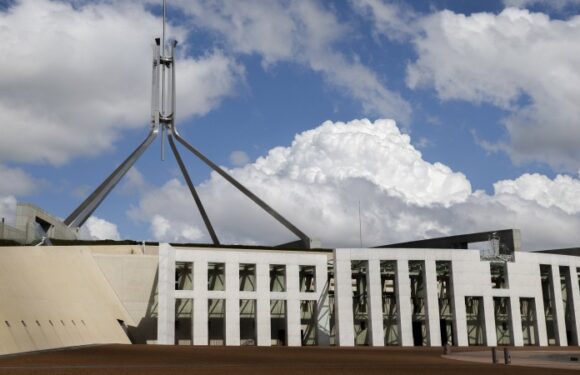 Public service puts taxpayer billions at risk by fumbling major contracts