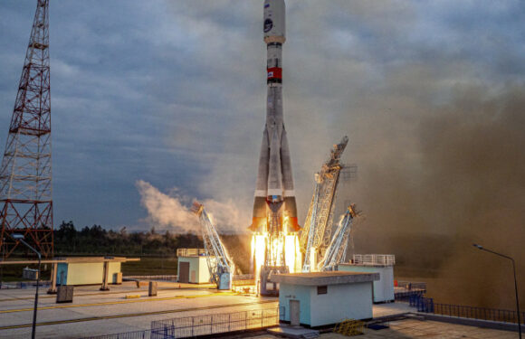 Russian lander races to find water on moon ahead of Indian craft