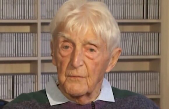 Sir Michael Parkinsons final TV appearance as legendary broadcaster dies