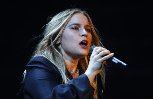 Stoush erupts as musicians demand more money from radio