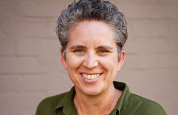 The people who find the words to describe sex scenes and a cyclops