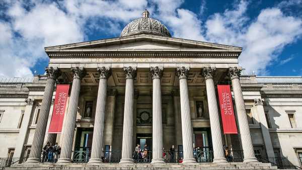 Trafalgar Square evacuated after man reported on National Gallery roof