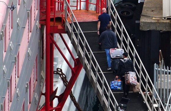 UK and Turkey strike deal to tackle illegal migration smuggling gangs