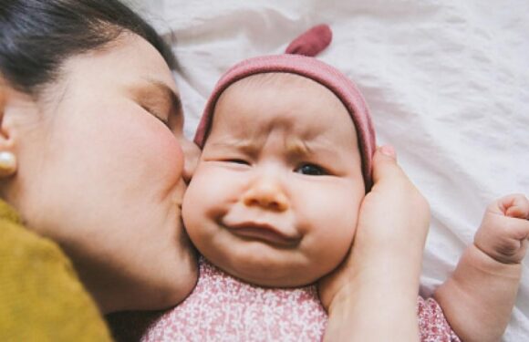 Woman calls police after catching sister breastfeeding her baby