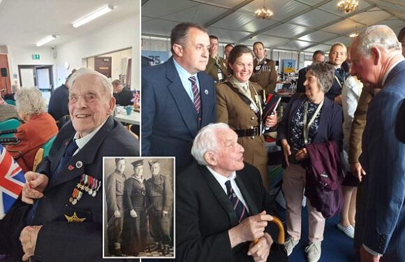 'Last Royal Navy veteran of Dunkirk' dies aged 102