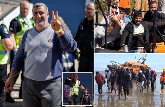 'Over 800 migrants' land on years' 'busiest day of Channel crossings'