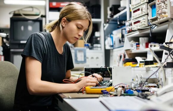 1 in 3 young adults don’t feel it’s realistic to pursue a career in tech