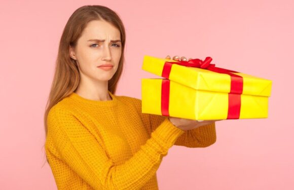 A diet plan or a bad romance novel are among top worst gifts to receive