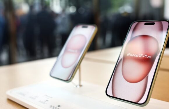 Apple admits problems after some users report new iPhone 15 overheats