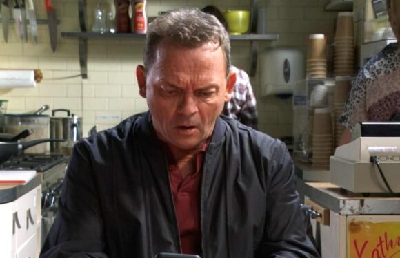 Billy stunned by texts from Stacey as Martin issues a threat in EastEnders