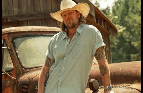 Brian Kelley Shares New Single 'Dirt Cheap'