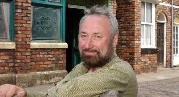 Coronation Street cast in mourning as soap legend dies
