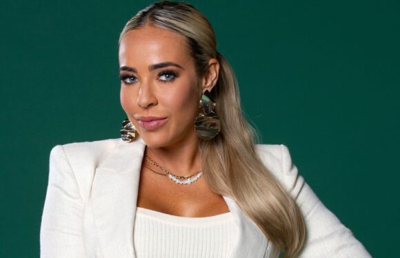 Corries Steph Davis on watching awkward kiss scenes with her boyfriend