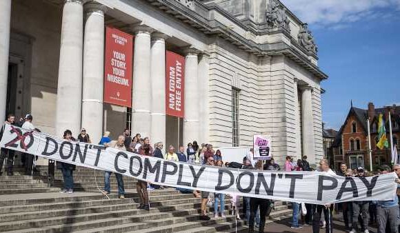 Crowds gather to protest against Wales' 20mph law