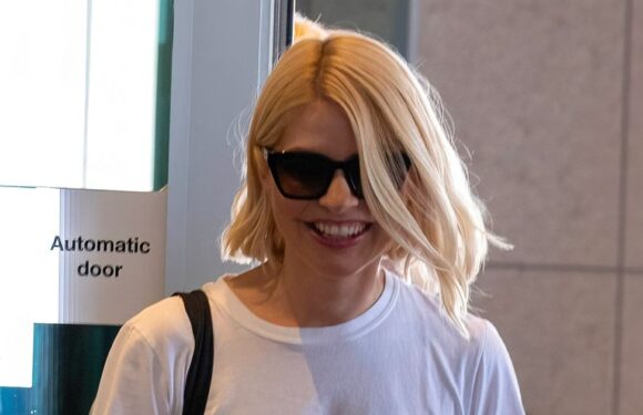 Holly Willoughby beaming as she arrives solo ahead of NTAs – after Phillip unfollows her