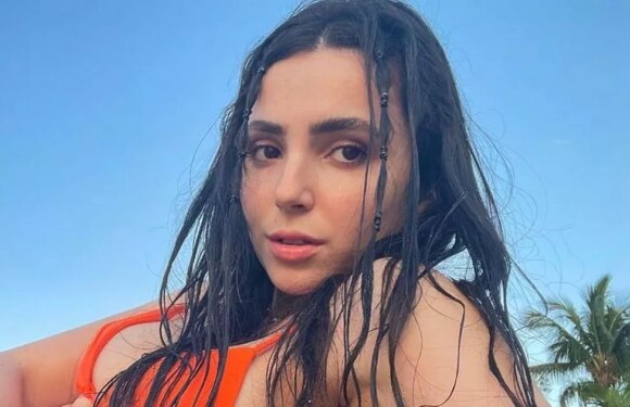 ‘I’m making £80k a month as Wonder Woman lookalike – fans ask me for kinky vids’