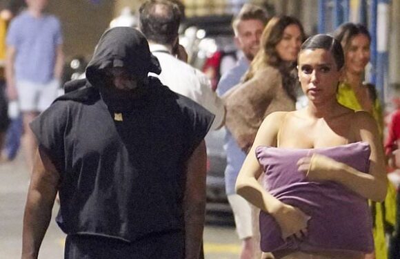 Kanye West and Bianca Censori are LAUGHED at by onlookers in Italy