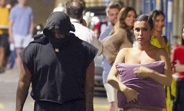 Kanye West and Bianca Censori are LAUGHED at by onlookers in Italy