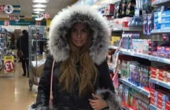Katie Price furiously claims two girls shouted 's**g' at her