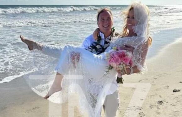 Lakers Owner Jeanie Buss Marries Comedian Jay Mohr in Malibu