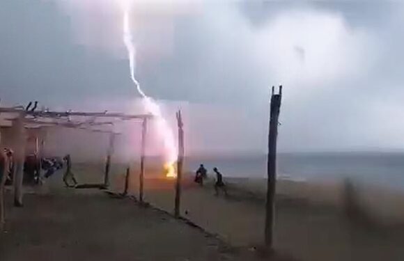 Man and woman are struck by lightning and killed on a Mexico beach