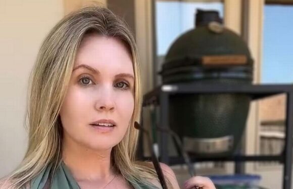 Mormon mum ‘banned’ from church over sexy snaps shows off her ‘typical outfit’