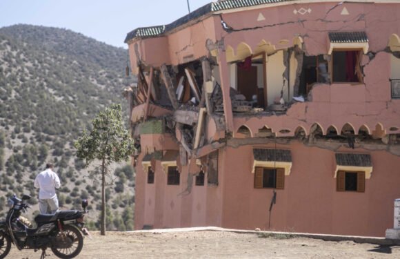 Moroccan earthquake death toll passes 2000, survivors hide in mountains