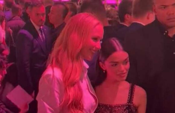 Rachel Zegler & Jennifer Lawrence Have ‘Hunger Games’ Leading Ladies Meetup at Paris Fashion Week!