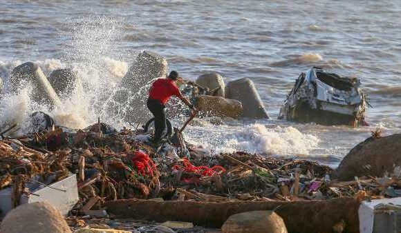 Rescue teams trawl through debris as they search for bodies in Libya