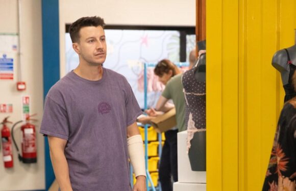 Ryan mortified in Corrie as his porn streaming is exposed to his loved ones