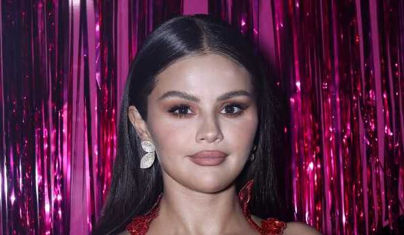 Selena Gomez sneers at Chris Brown nomination in viral MTV VMA moment
