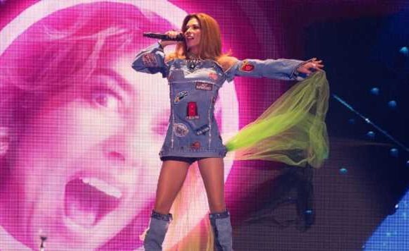 Shania Twain wows as she unveils special meaning behind ‘patchwork’ dress