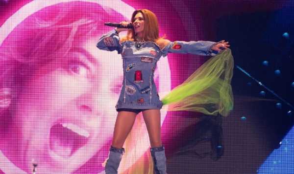 Shania Twain wows as she unveils special meaning behind ‘patchwork’ dress