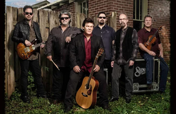 Shenandoah Team Up With Luke Combs On New Version Of 'Two Dozen Roses'