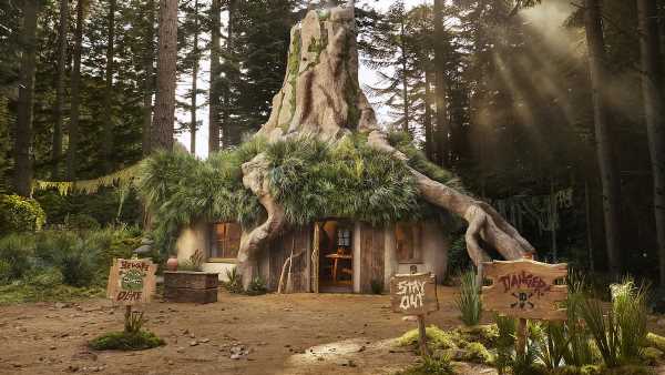 Shrek fans can now stay in the beloved ogre's tree house for free